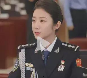 警花张景瑜吃瓜